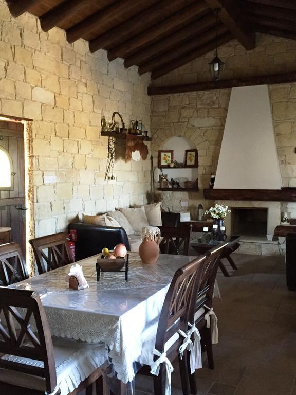 Paradise Traditional House Maroni